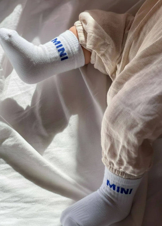 Chaussettes bébé et enfant MINI, version bleue – No Bad Days Club — photographie complémentaire 2