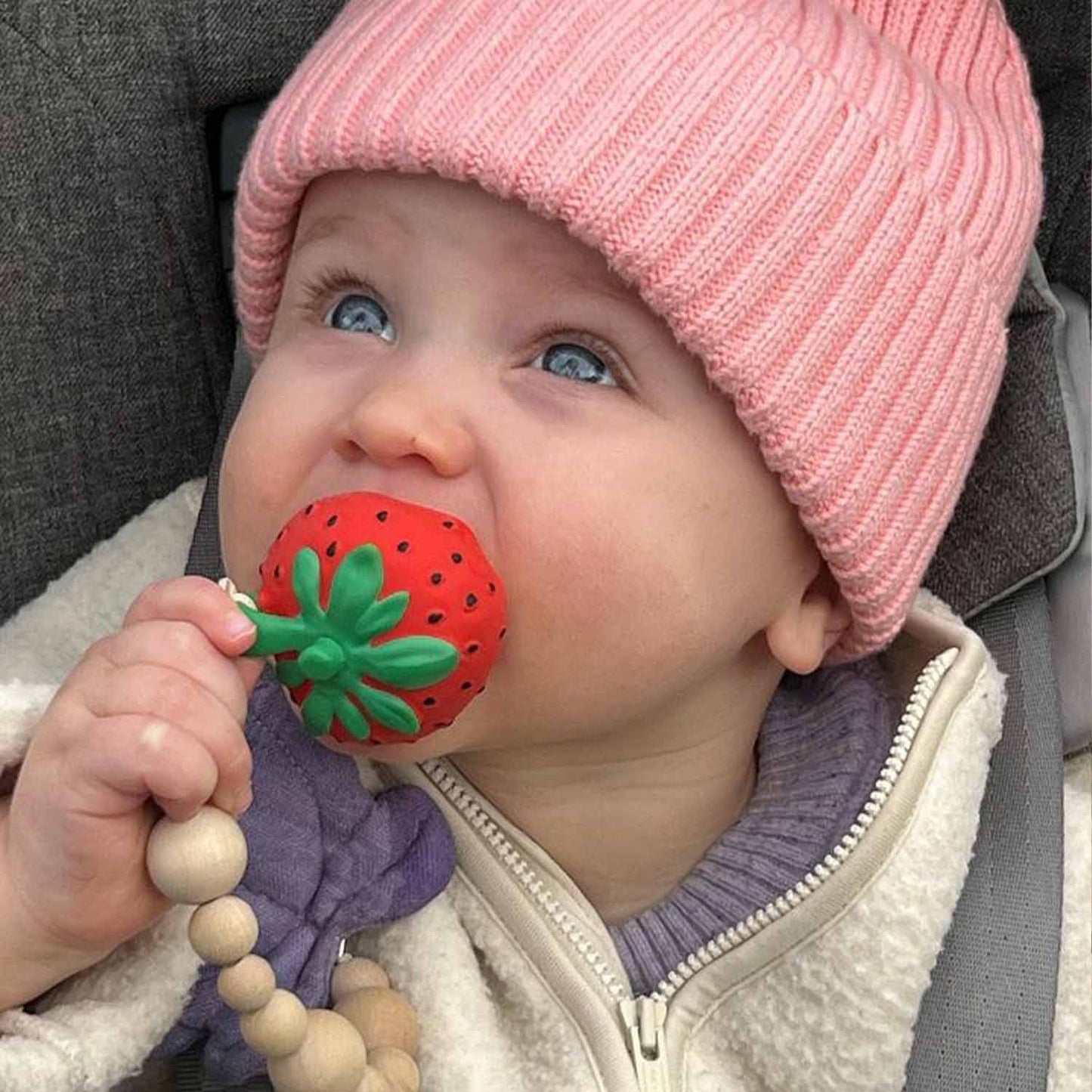Sweetie la Fraise – Mini jouet de dentition bébé – vue produit 7