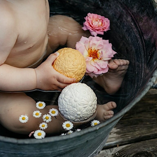 Awakening sensory ball By Lille Vilde