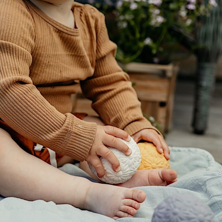 Awakening sensory ball By Lille Vilde