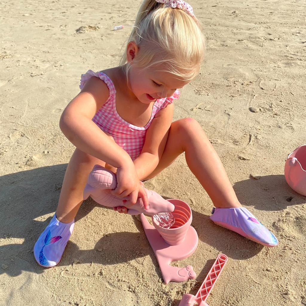 Old Pink Crocodile Pourer