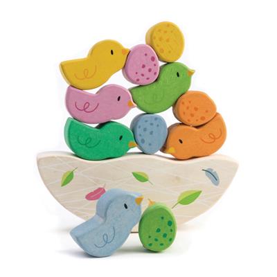 Tender Leaf Premier Âge: BASCULE BÉBÉ OISEAUX 18x7x3cm, avec 6 bébés oiseaux colorés et 5 oeufs colorés sur un nid à bascule, en bois, en boîte 22,3x3,1x22,3cm, 18m+