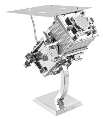 MetalEarth Aviation: MAXAR WORLDVIEW LEGION SATELLITE 5,72x3,81x6,35cm, maquette 3D en métal avec 1,25 feuilles, sur carte 12x17cm, 14+