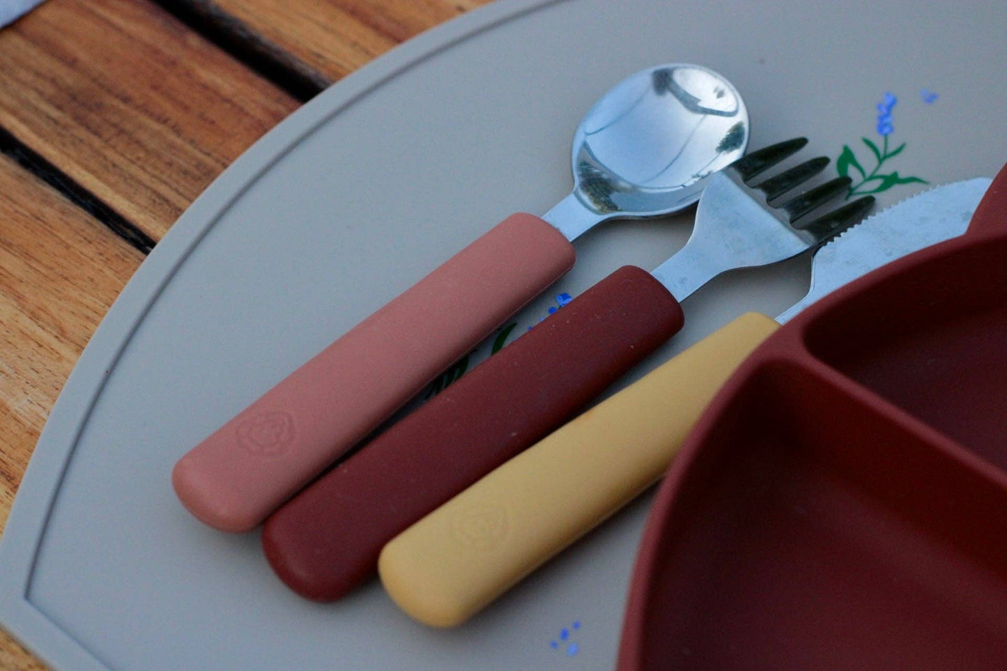 Camel and chestnut cutlery set (fork/spoon/knife)