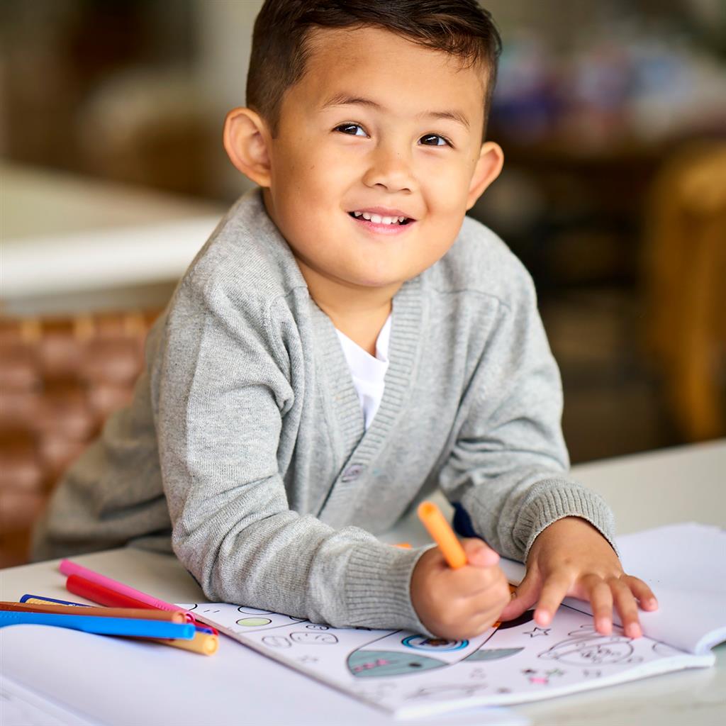 Set mit 18 mehrfarbigen Filzstiften