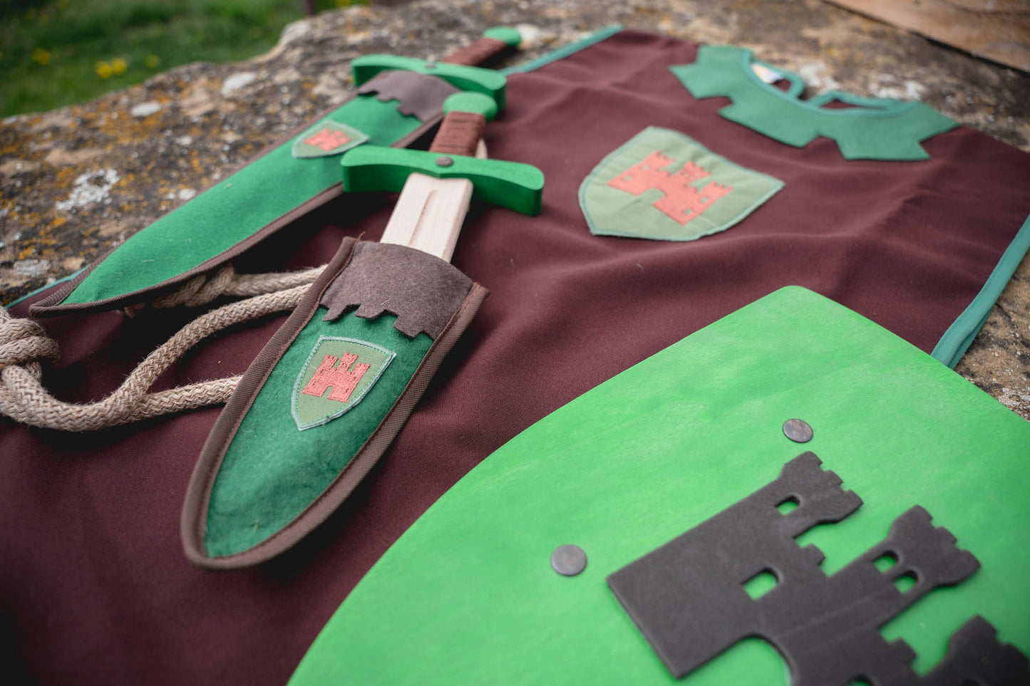 Bouclier vert en contreplaqué Kamelot petit modèle avec château