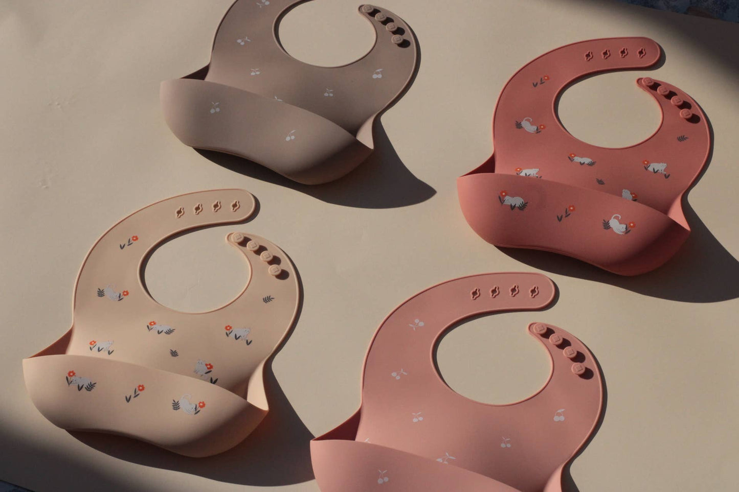 Bavoir en silicone Shayan Chats - Terracotta