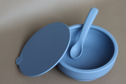 Suction Bowl (+lid and spoon) By Lille Vilde