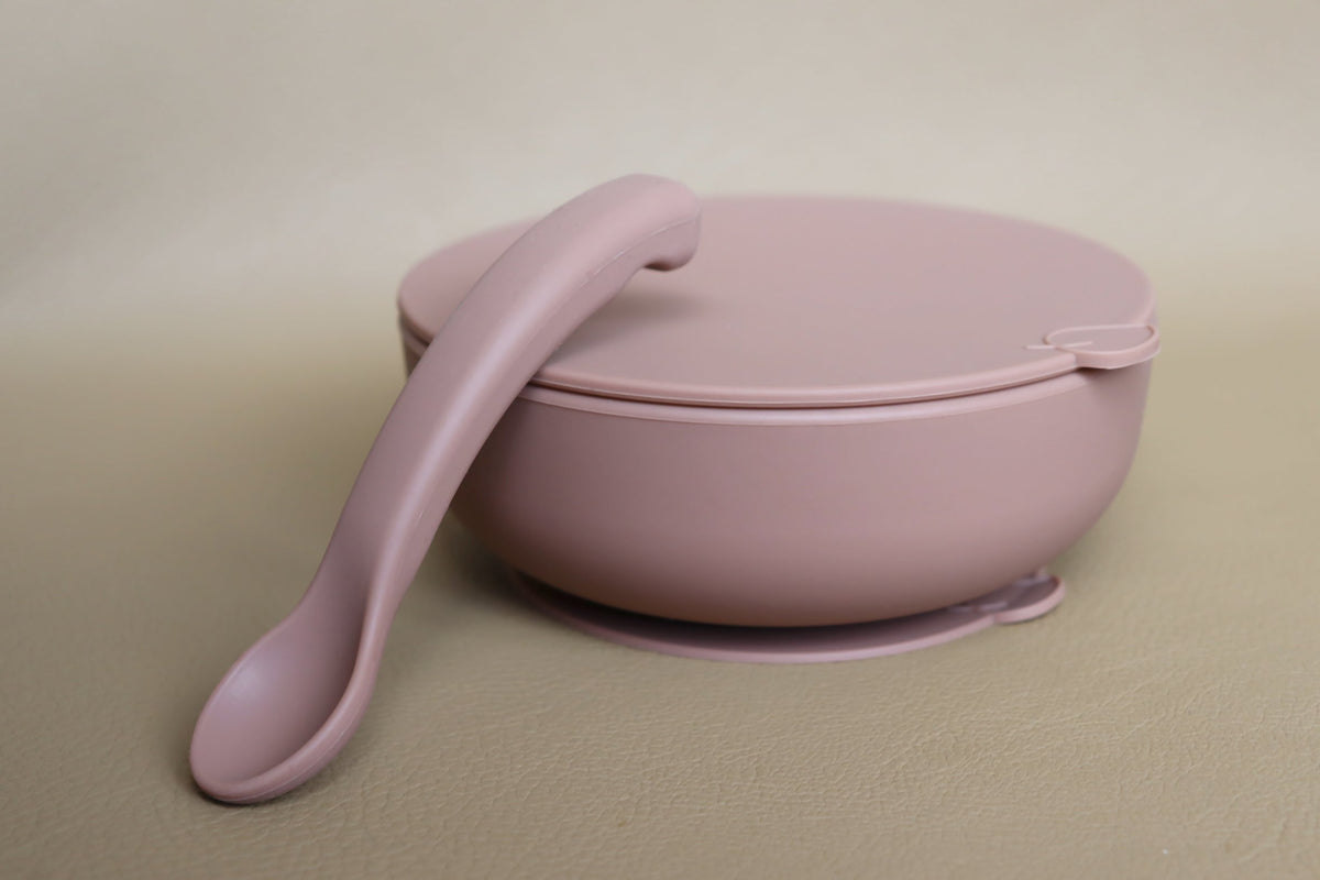 Suction Bowl (+lid and spoon) By Lille Vilde