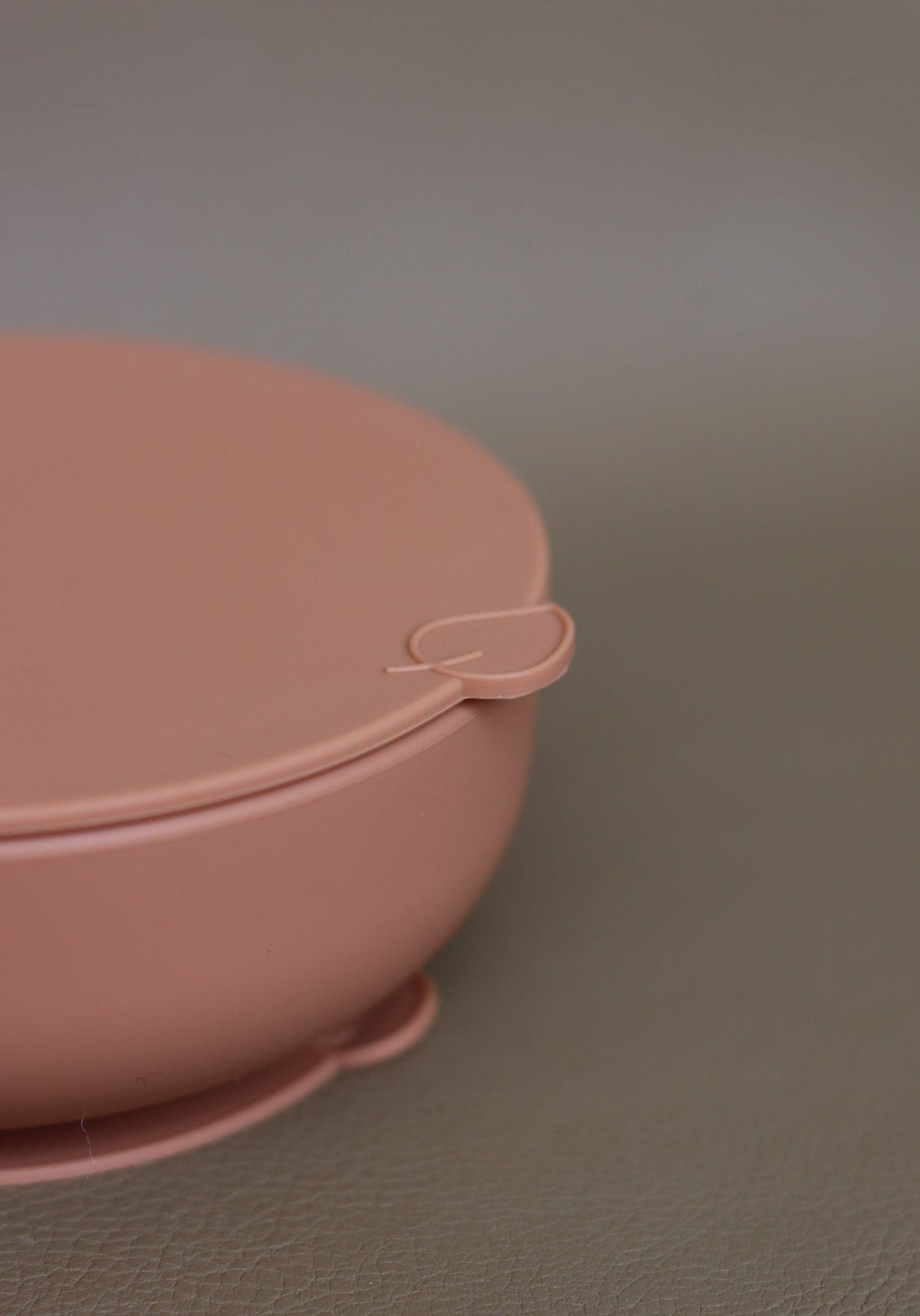 Suction Bowl (+lid and spoon) By Lille Vilde