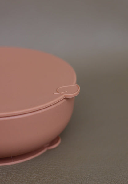 Suction Bowl (+lid and spoon) By Lille Vilde
