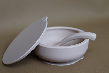 Suction Bowl (+lid and spoon) By Lille Vilde