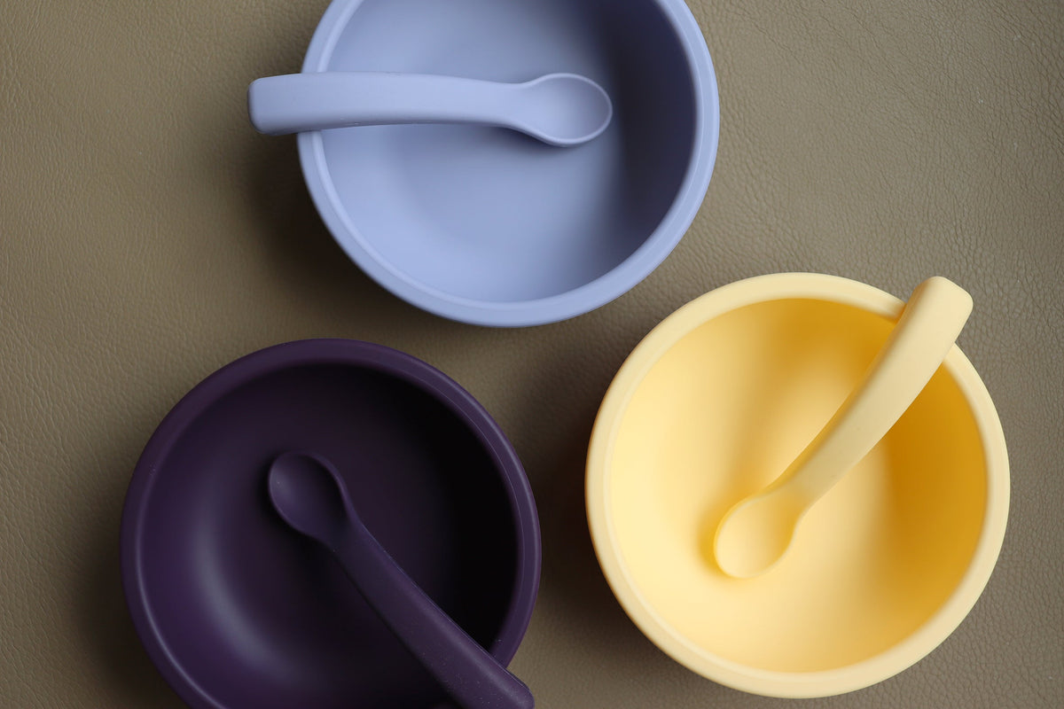Suction Bowl (+lid and spoon) By Lille Vilde
