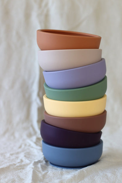 Suction Bowl (+lid and spoon) By Lille Vilde