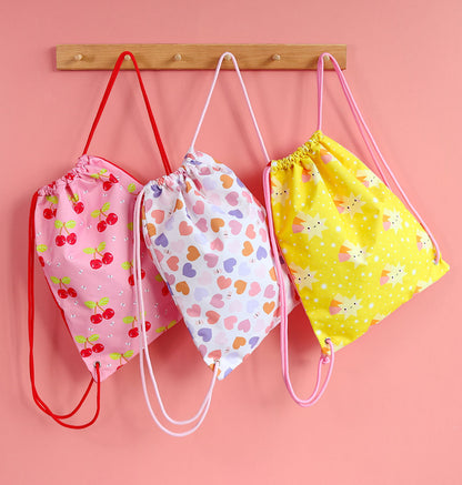 Sac à cordons enfant - Cœurs – vue 6 – A Little Lovely Company