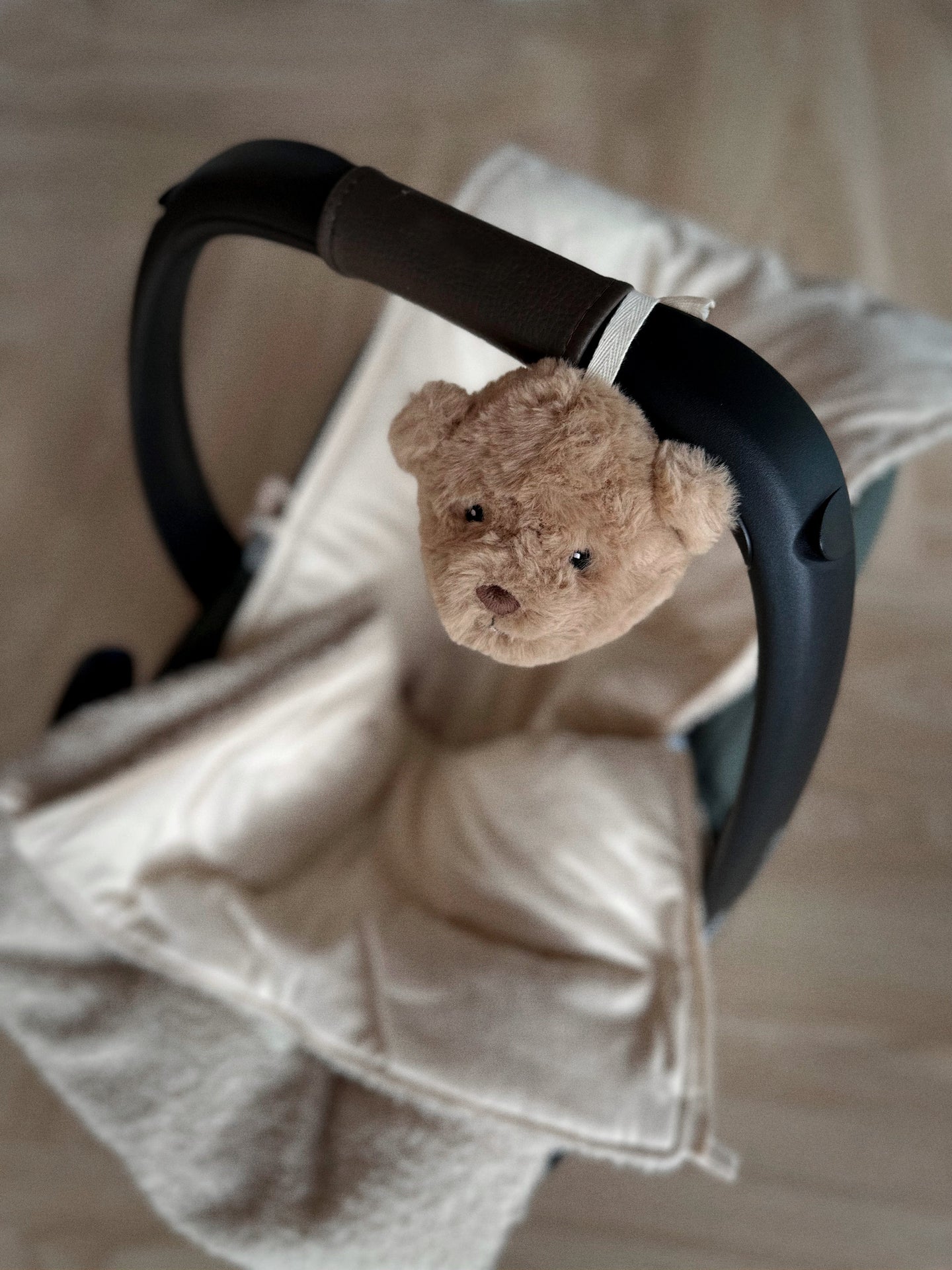 Lou the Bear White Noise Plush - On the go 