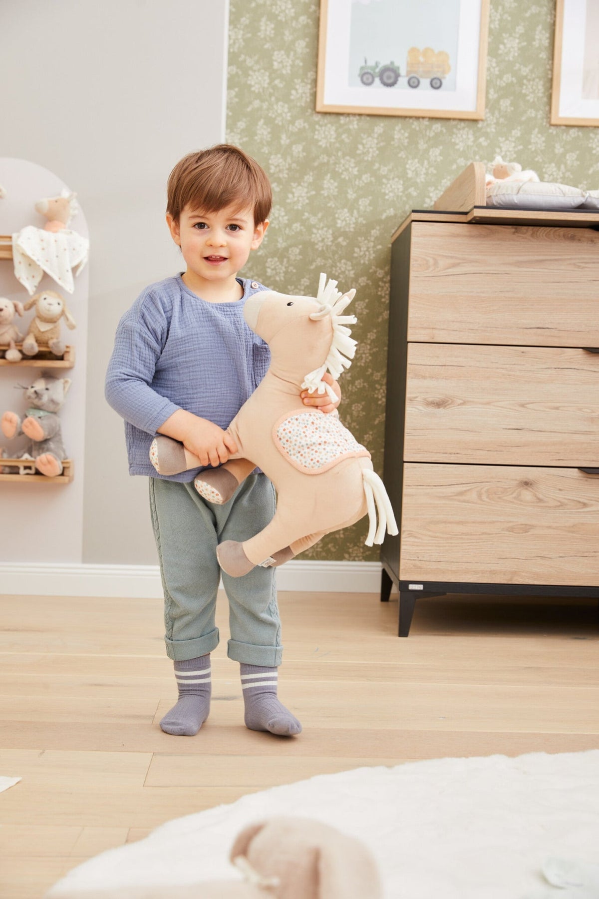 Doudou Cheval Sunny L - 36 cm – mise en situation