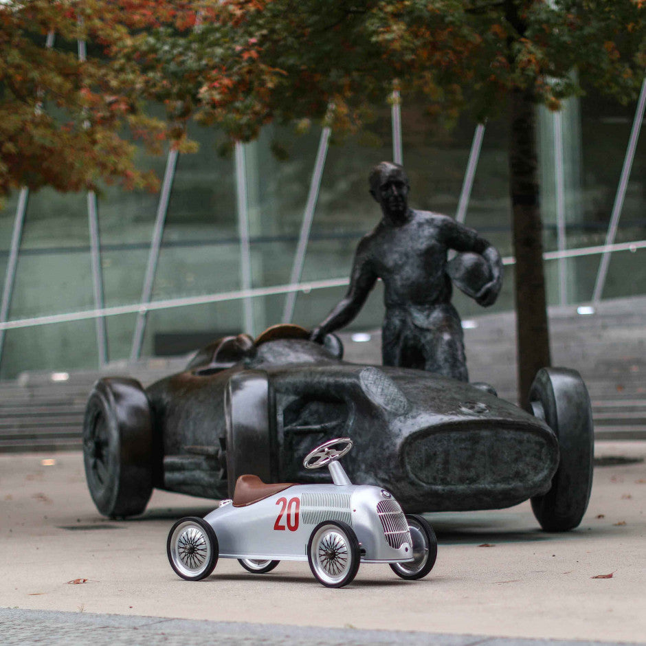 Rider Mercedes-Benz W 25 Silver Arrow