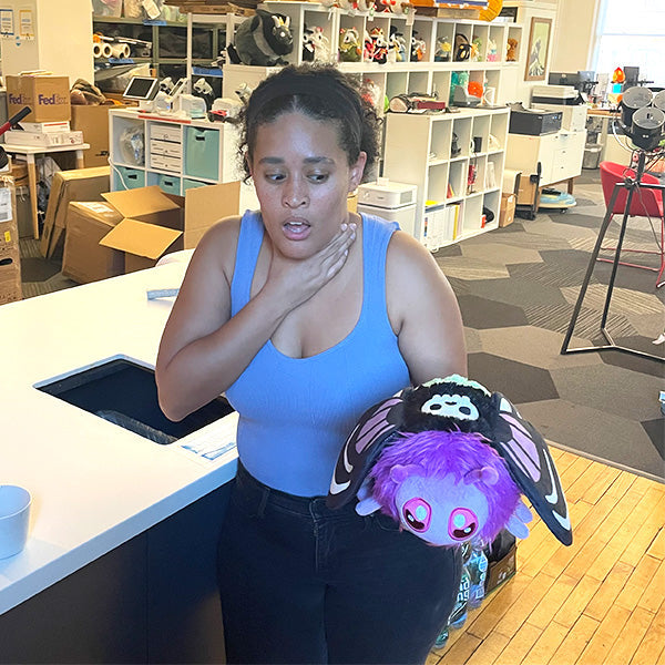 Peluche Mini Squishable – Poison Hawkmoth
