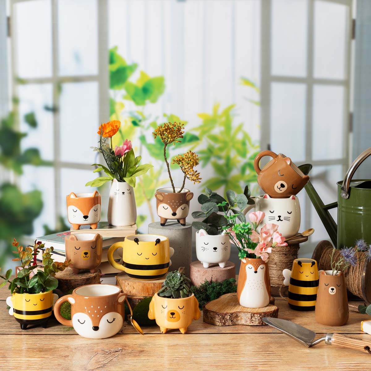 Mini bee planter on legs
