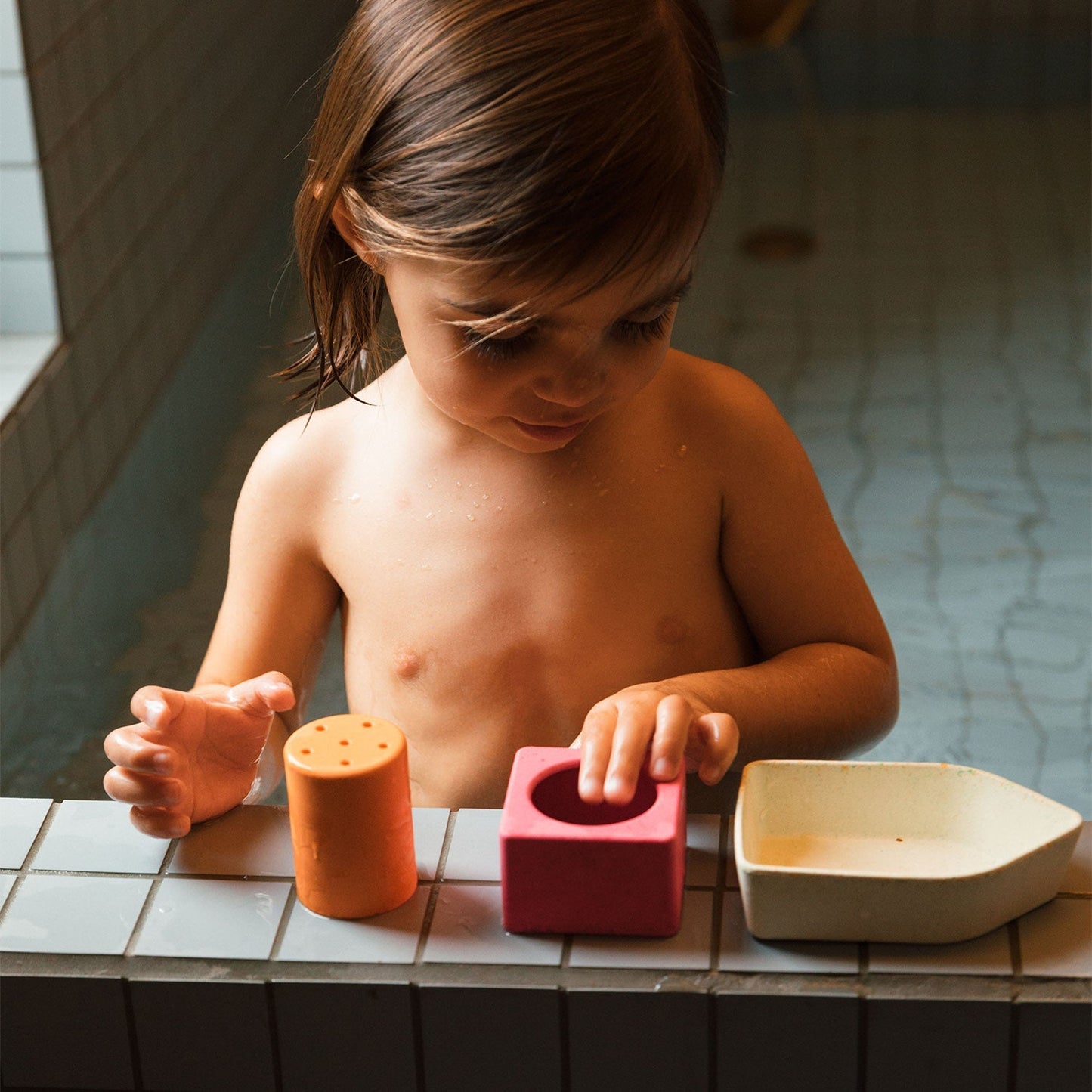 Bateau de bain en caoutchouc recyclé orange – vue produit 7