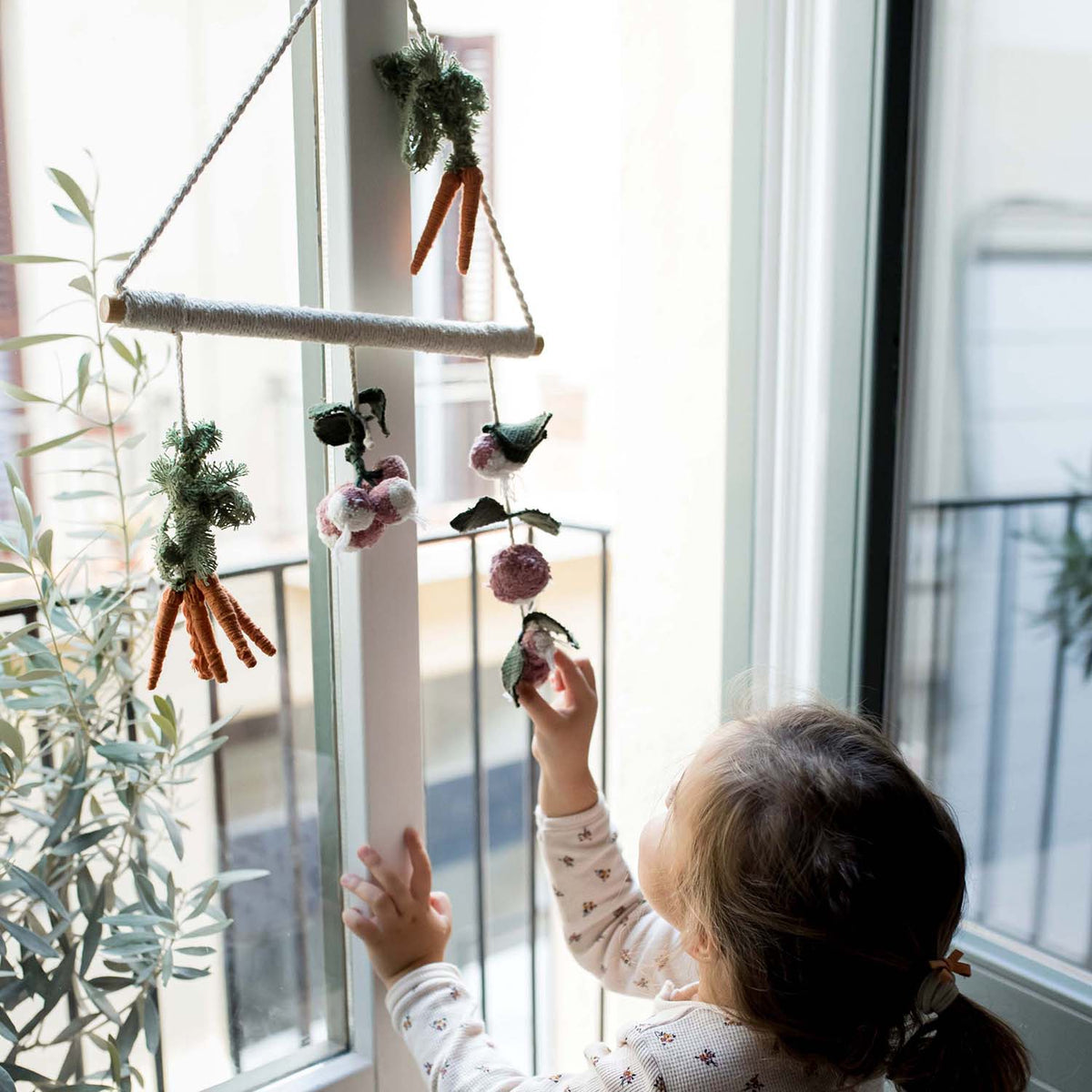 Veggies – Patère murale enfant – Oli&Carol x Lorena Canals – vue produit 4