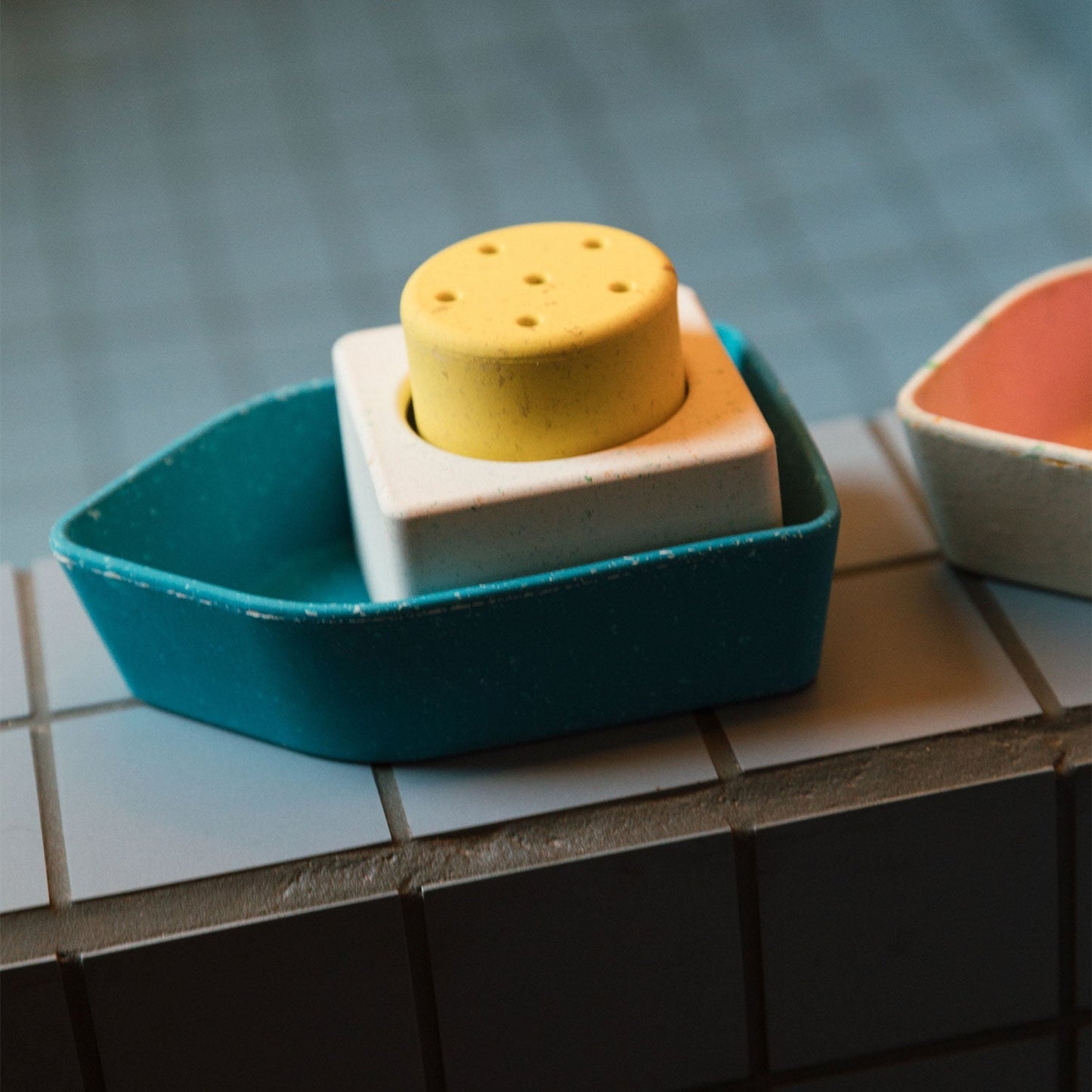 Bateau de bain en caoutchouc recyclé jaune – vue produit 8